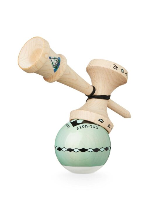 kendama_krom_yua_mod_lunar