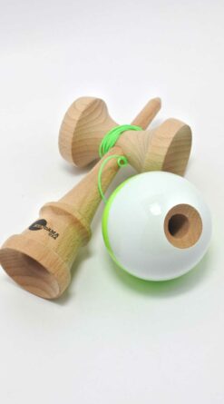 kendama_usa_half_split_nova_shape_green_white_hole