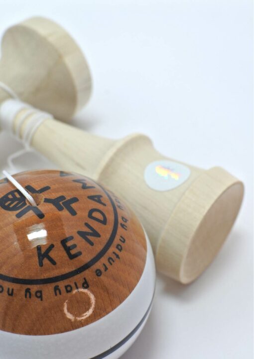 kendama_nativ_trail_white_logo