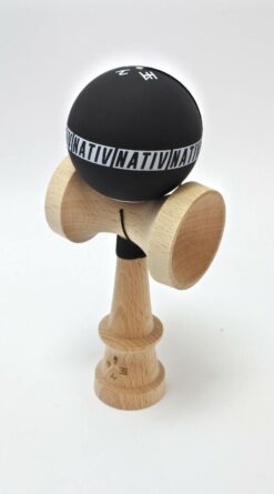 kendama_nativ_shaolin_black_white_01