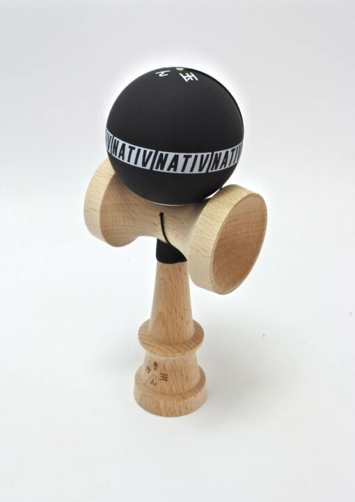 kendama_nativ_shaolin_black_white_01